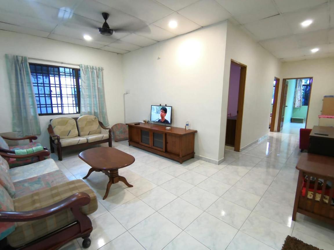 Cosy Homestay Ulu Tiram Exterior photo