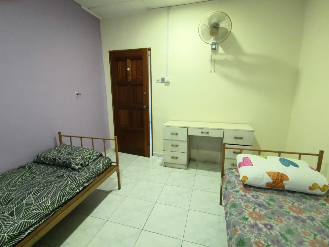 Cosy Homestay Ulu Tiram Exterior photo